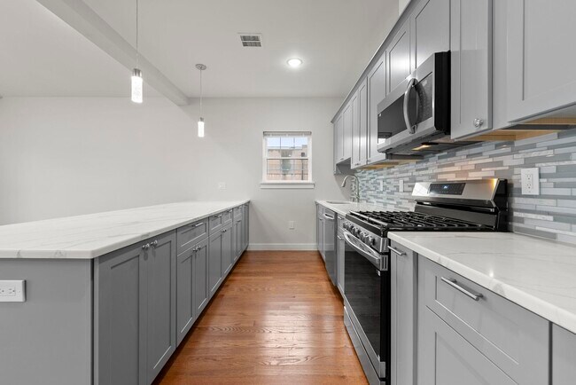 Building Photo - 41 E 16th St