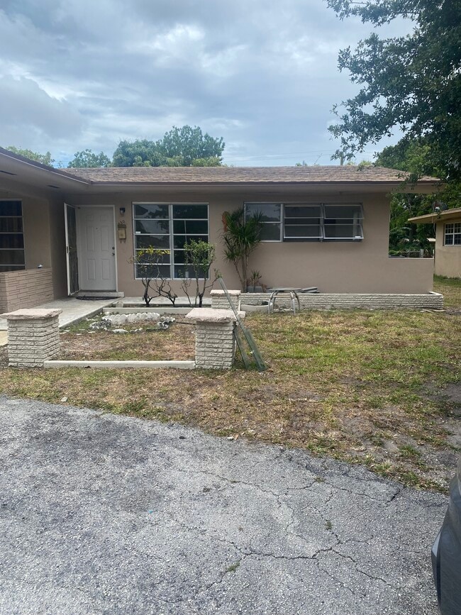 Building Photo - 530 NE 138th St