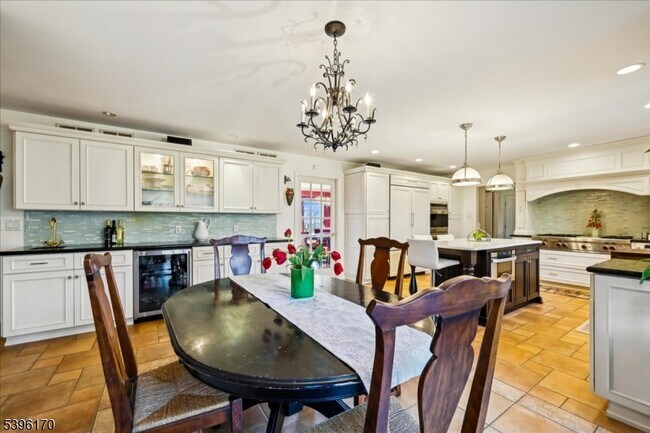 Building Photo - 545 Johnston Dr