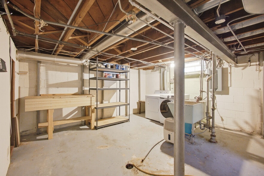 Building Photo - 343 N 62nd St