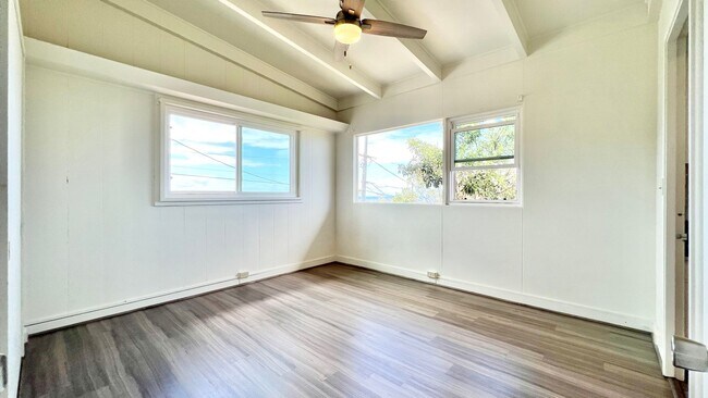 Building Photo - 4202A Sierra Dr