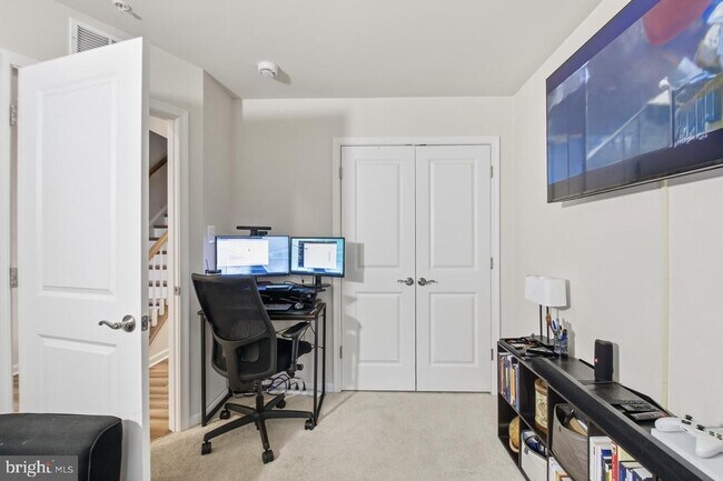 Building Photo - 3469 Carnaby St