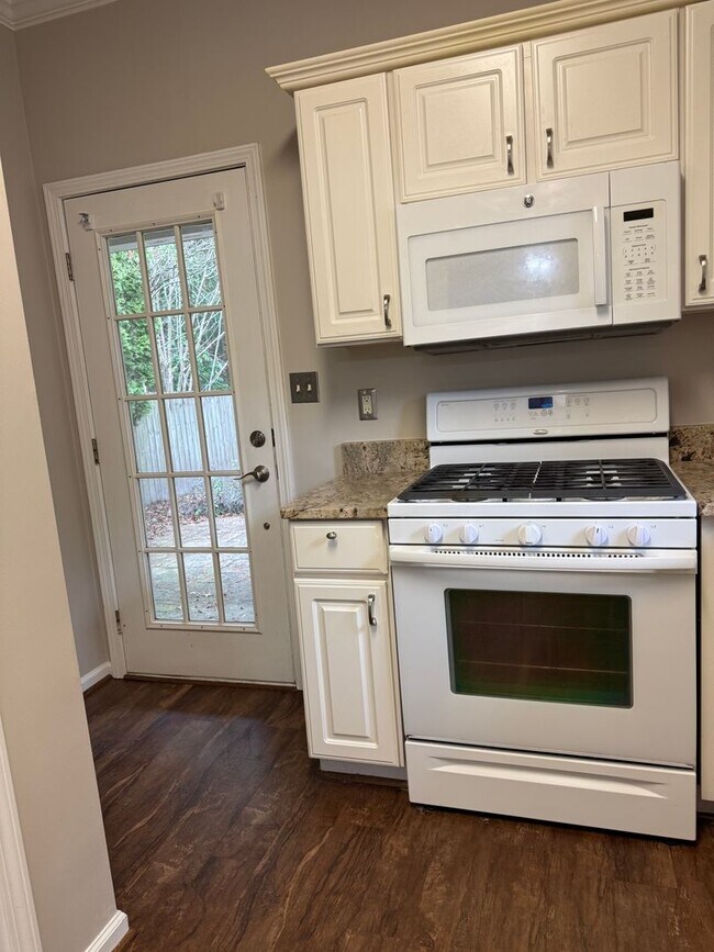 Building Photo - Townhouse in Weatherly (Alabaster)
