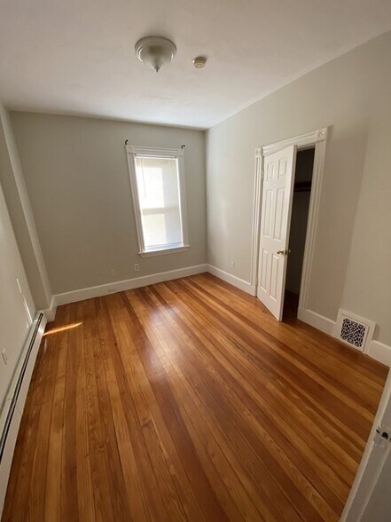 Building Photo - 48 Gardena St