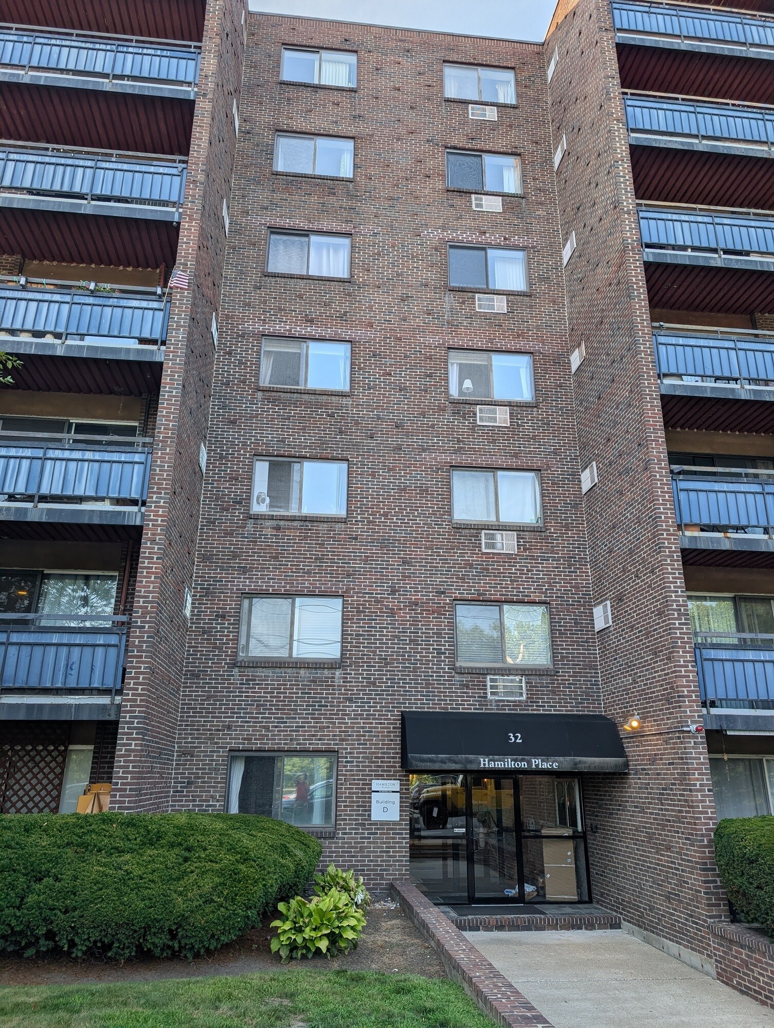 Building Photo - 34 Whites Ave