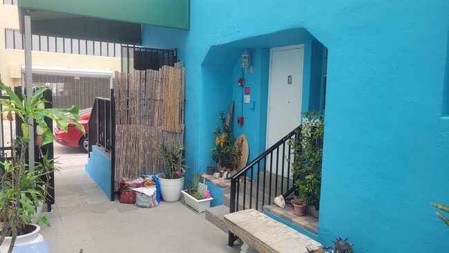 Building Photo - 324 Indiana St