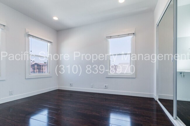 Building Photo - Mullen Duplex