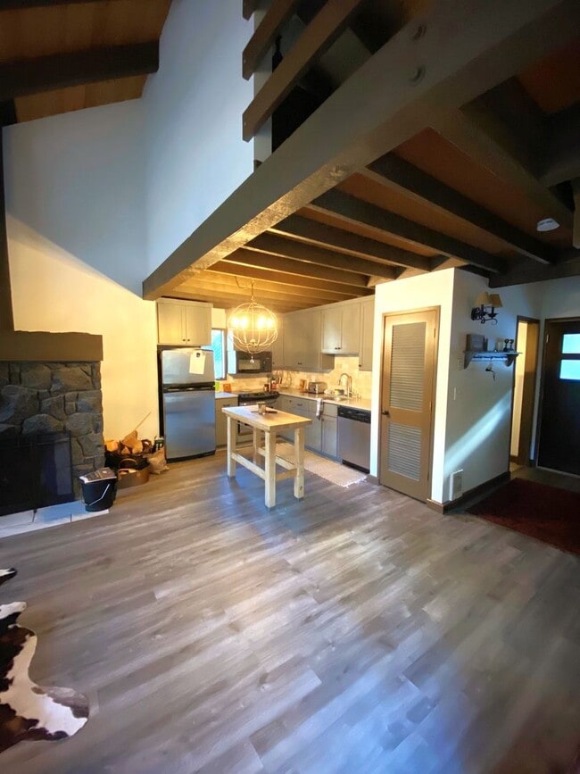 Building Photo - Furnished Cabin in Black Butte Ranch