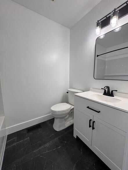 Building Photo - 73 Village Dr