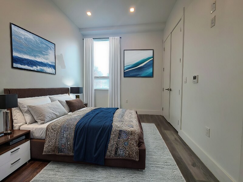 Building Photo - 715 Park Ave