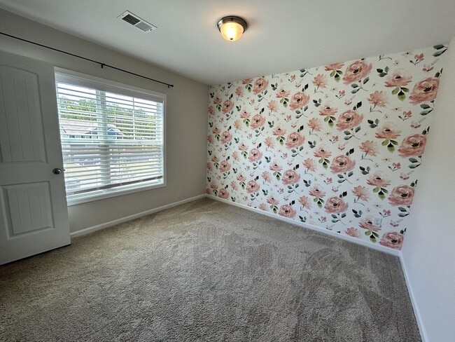 Building Photo - 144 Sunny Pt Lp