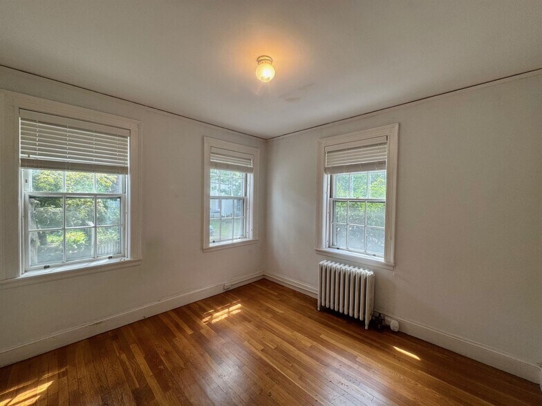 Building Photo - 77 Martin St