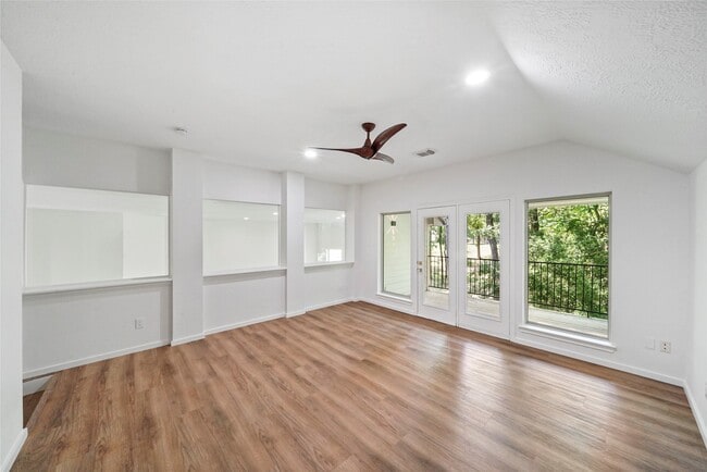 Building Photo - 38 N Castlegreen Cir