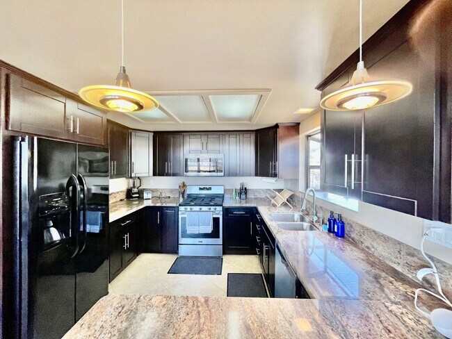 Building Photo - Furnished Beach front House in OB One Month Minimum Rental