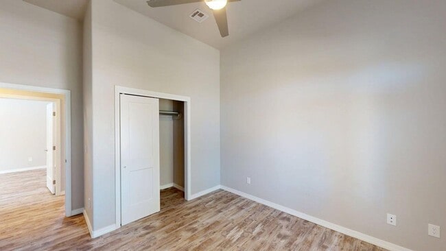 Building Photo - 490 Montecito Dr