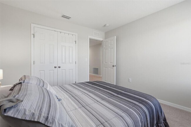 Building Photo - 1330 Current Pl