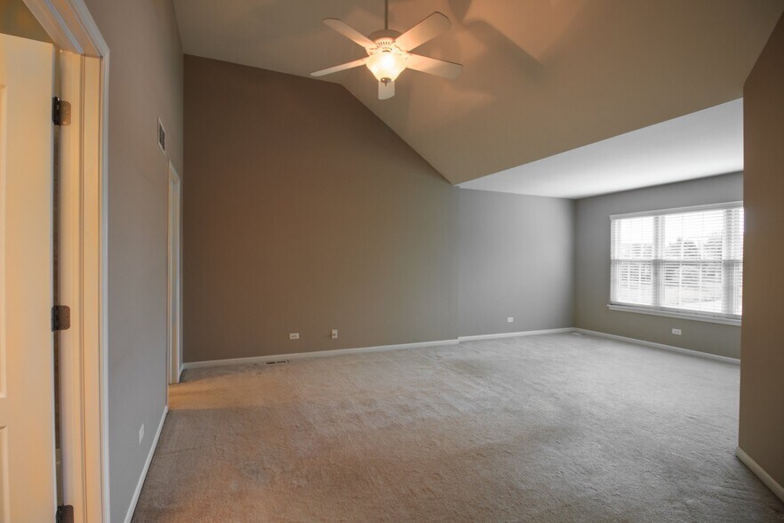 Building Photo - 24813 Ironwood Ct