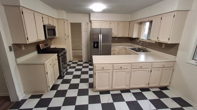 Building Photo - 108 Steele Dr