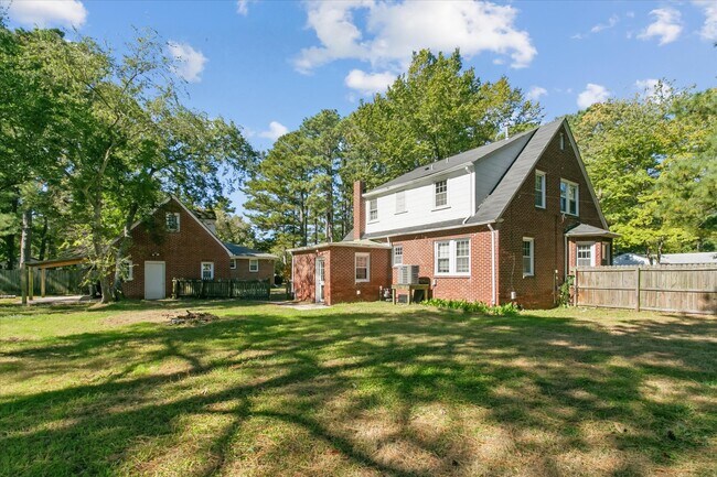 Building Photo - 75 Lodge Rd