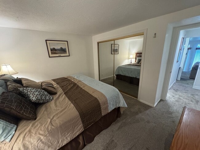 Building Photo - Beautiful Furnished 2 Bedroom Home on Golf Course!!