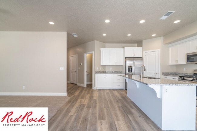 Building Photo - 4 Bedroom, 2.5 Bathroom Townhome in Hurric...