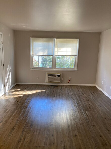 Building Photo - 1615 Bonwood Rd