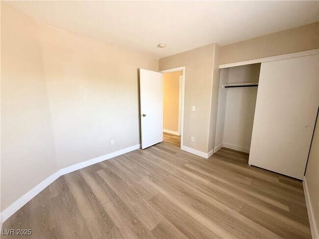 Building Photo - 2613 Pinerock St