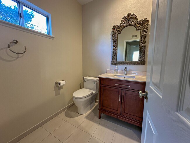 Building Photo - COMING SOON! Single Story 3 Bedroom Home for Rent in Newhall!