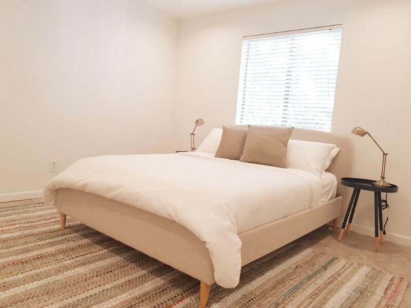 Building Photo - 7431 Holly Hill Dr