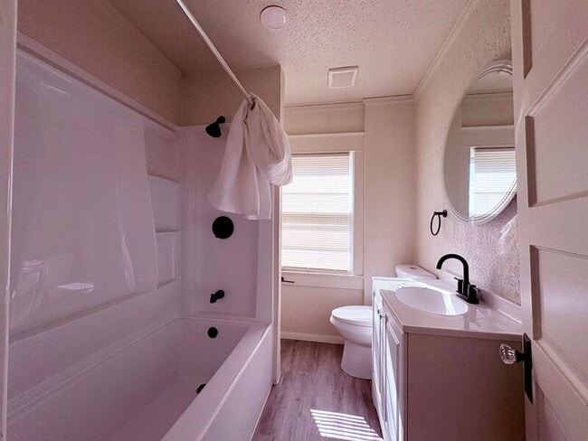 Building Photo - 1416 S Hardy Ave