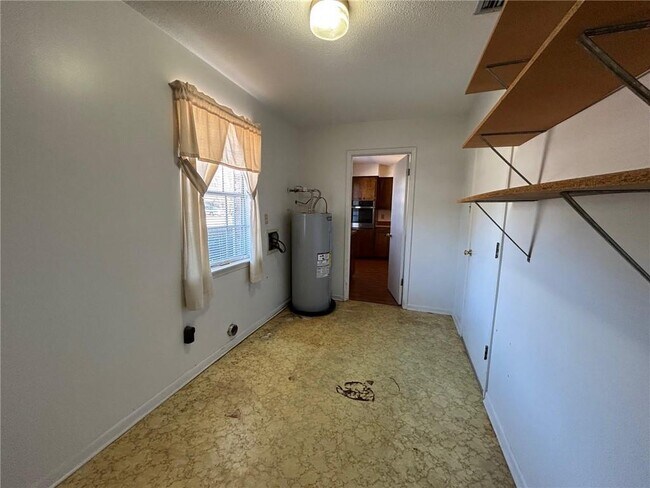 Building Photo - 5359 Emmett Dr