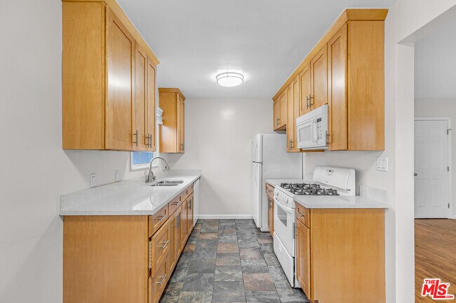 Building Photo - 12021 Louise Ave