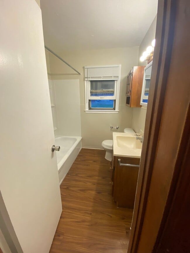 Building Photo - 3112 S Vermont Ave