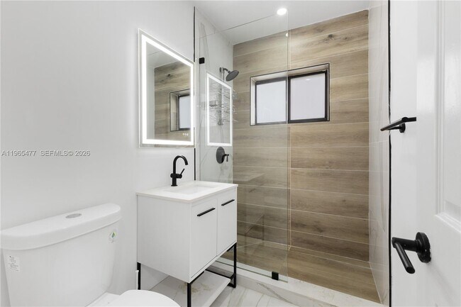 Building Photo - 1918 Taft St