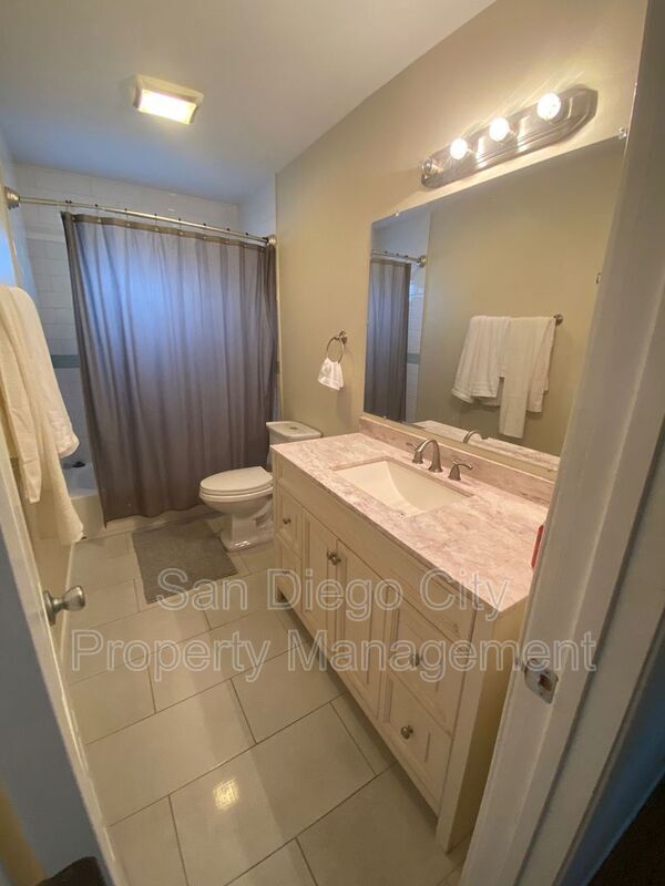 Building Photo - 5442 San Onofre Terrace