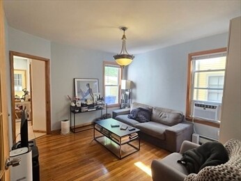 Building Photo - 28 Bardwell St