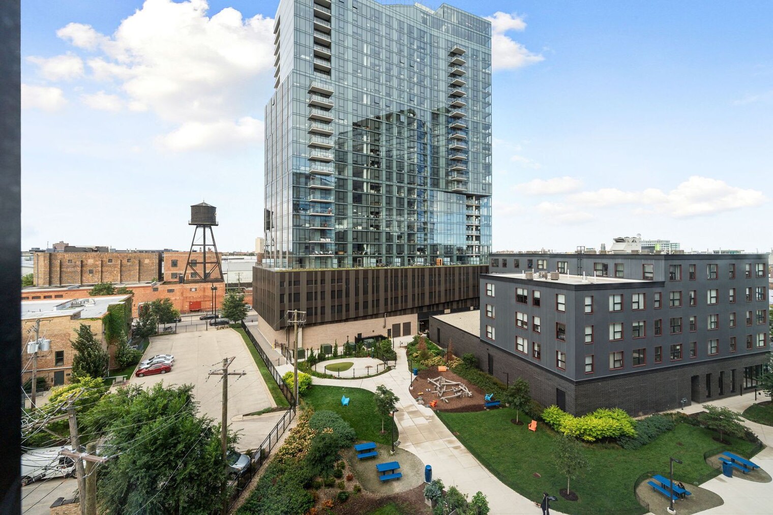 Building Photo - 853 W Blackhawk St