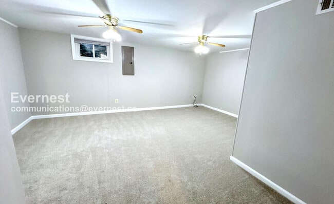 Building Photo - 2058 Mayflower Dr