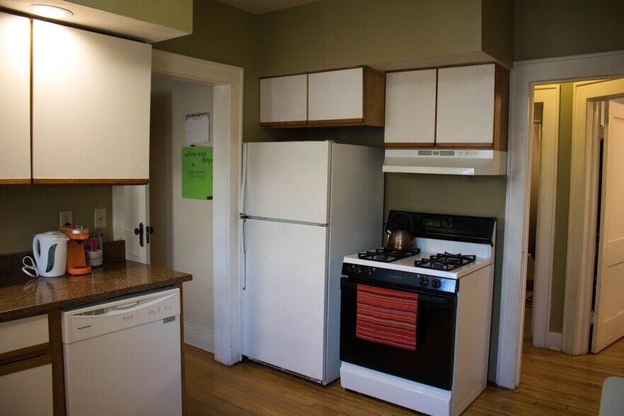 Building Photo - 543 Clarendon St