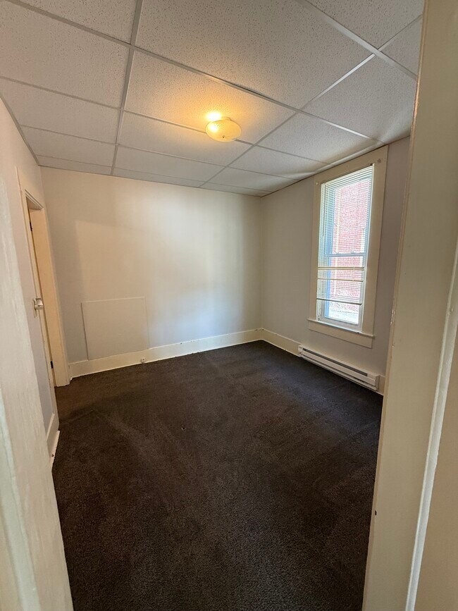 Building Photo - 264 W Main St