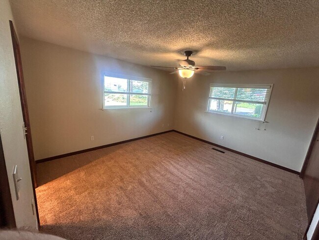 Building Photo - 2100 Hobert St