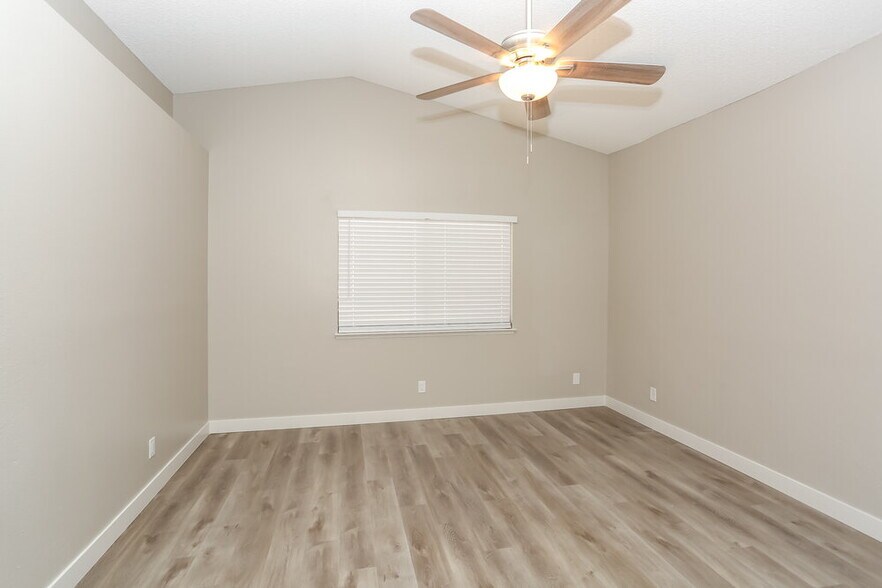Building Photo - 5221 Shady Grove Ln