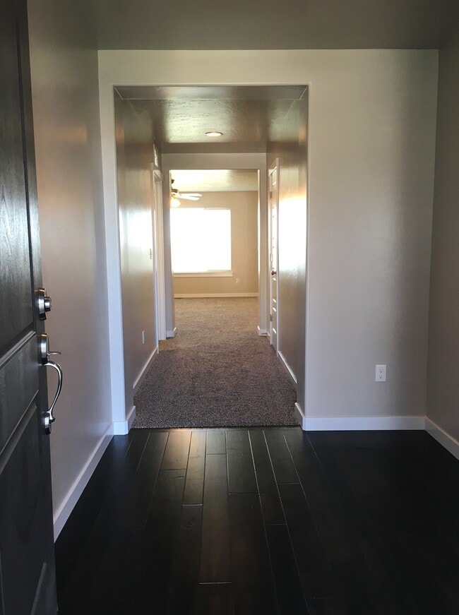 Building Photo - Beautiful home with 3bd 2ba and bonus room. Located in the Irvine Subdivision, just off  Chinden ...