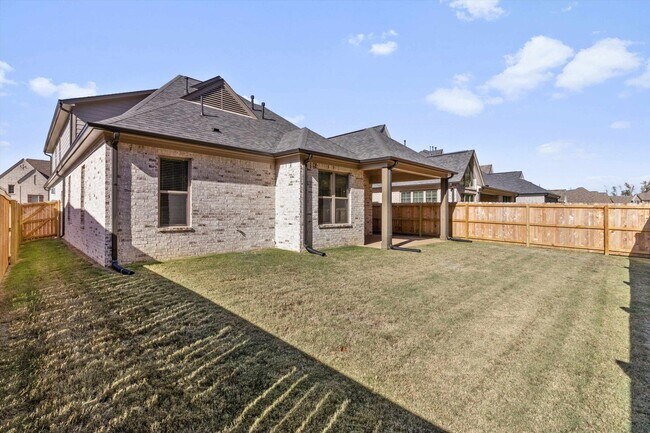 Building Photo - 584 Holden Dr