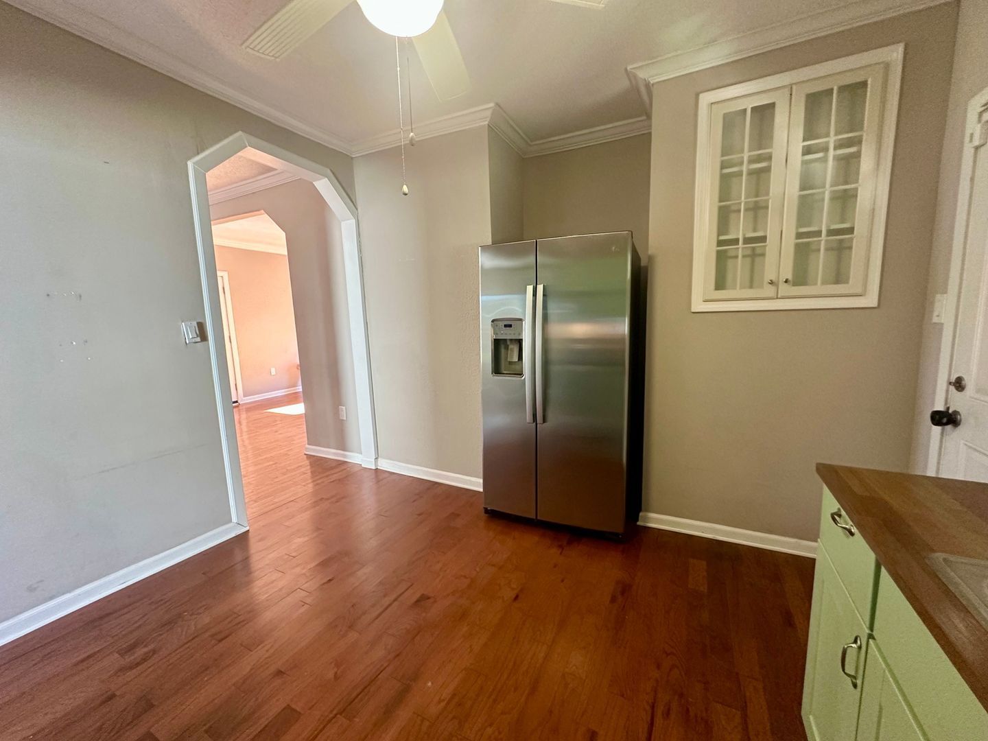 Building Photo - 907 Avenue A