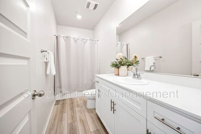 Building Photo - 40383 Birchfield Dr