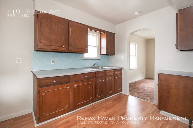 Building Photo - 11919 Lena Ave