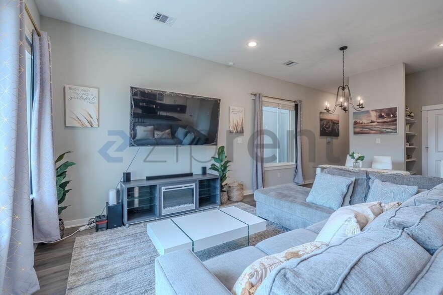 Building Photo - 6706 Parker Grv Ln