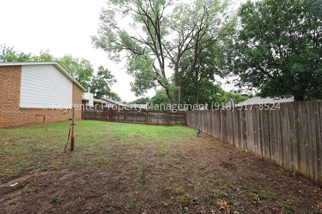 Building Photo - 3 Bedroom Gem in Union Schools! Available for Immediate Move In!