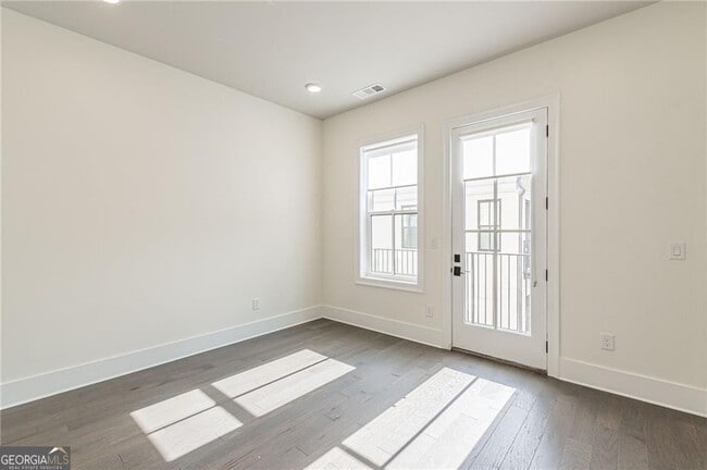 Building Photo - 574 Boulevard Pl NE